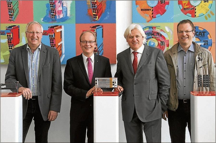 Einig in der Kritik am geplanten Kommunal-Soli, der Verl mit 7,5 Millionen Euro jährlich belasten soll: (v. l.) Helmut Kaltefleiter, André Kuper, Unternehmer Hans Beckhoff und Matthias Humpert. Einig in der Kritik am geplanten Kommunal-Soli, der Verl mit 7,5 Millionen Euro jährlich belasten soll: (v. l.) Helmut Kaltefleiter, André Kuper, Unternehmer Hans Beckhoff und Matthias Humpert.