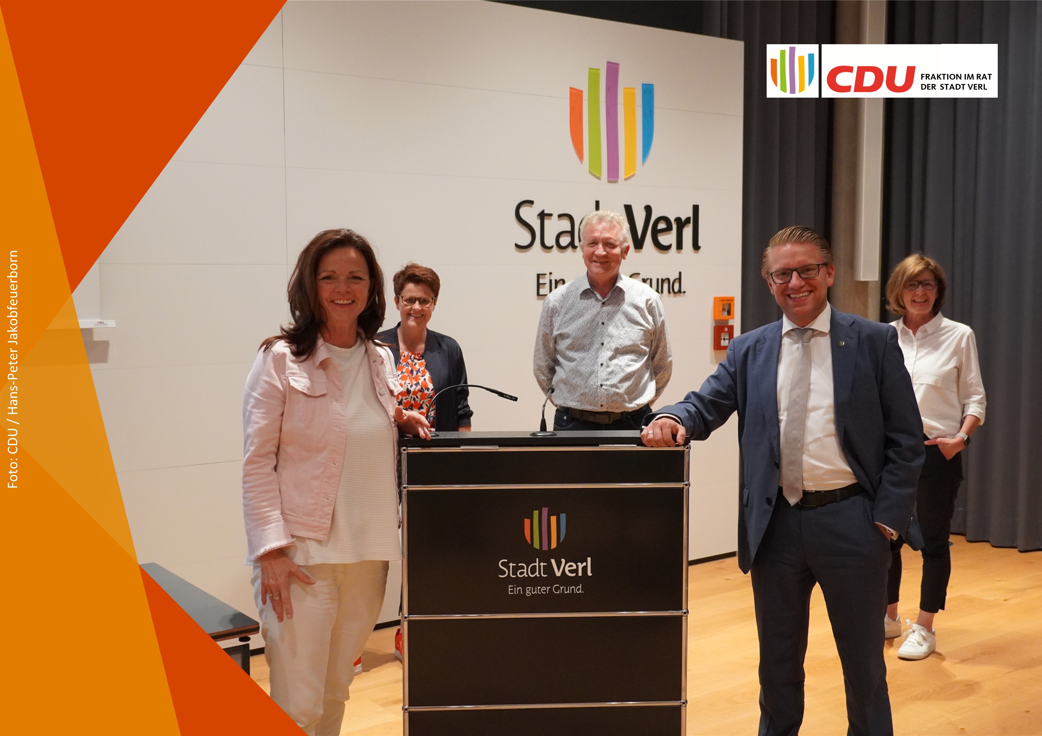 (v.l.) Gabi Nitsch (Fraktionsvorsitzende), Susanne Jasper (Beisitzerin), Hans-Peter Jakobfeuerborn (Schriftführer, Medienbeauftragter), Robin Rieksneuwöhner (1. stellv. Fraktionsvorsitzender) und Ulrike Meyer (Schatzmeisterin) (v.l.) Gabi Nitsch (Fraktionsvorsitzende), Susanne Jasper (Beisitzerin), Hans-Peter Jakobfeuerborn (Schriftführer, Medienbeauftragter), Robin Rieksneuwöhner (1. stellv. Fraktionsvorsitzender) und Ulrike Meyer (Schatzmeisterin)